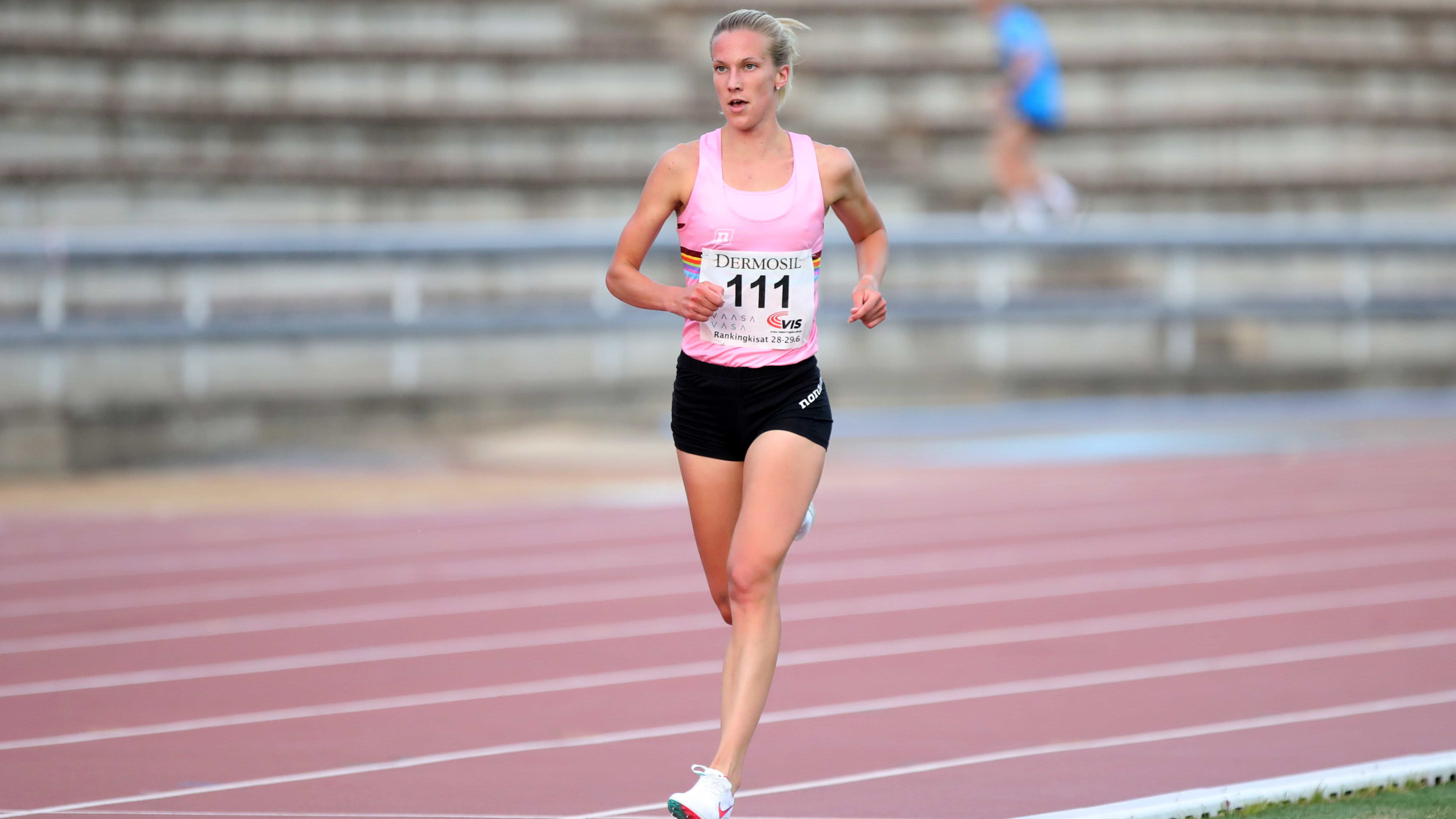 Camilla Richardsson öppnade tävlingssäsongen i Vasa på 3000 meter slätt.