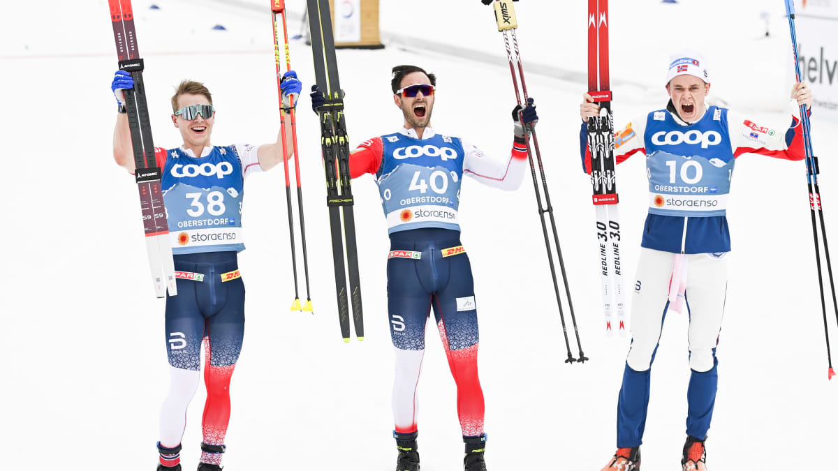 Simen Hegstad Krüger, Hans Christer Holund ja Harald Östberg Amundsen ottivat kolmoisvoiton vuoden 2021 MM-kisojen 15 kilometrillä.