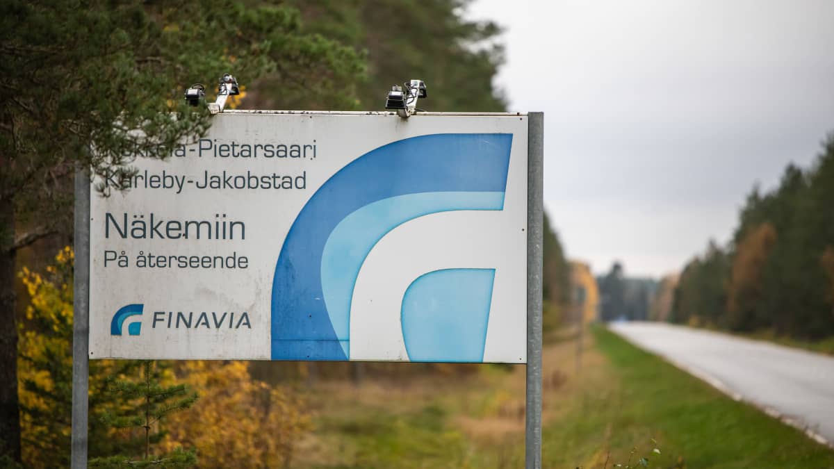 Näkemiin-kyltti Kokkola-Pietarsaaren lentoasemalla