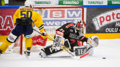 Juhamatti Aaltonen läpiajossa.