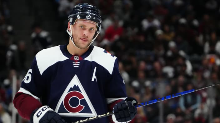 Mikko Rantanen håller i sin klubba.
