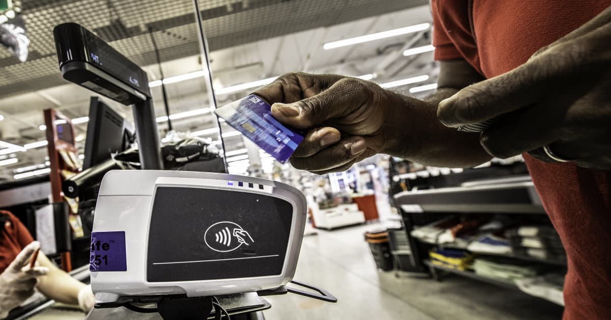 Millennialer och gen Z snackar gärna pengar medan äldre skruvar på sig ...