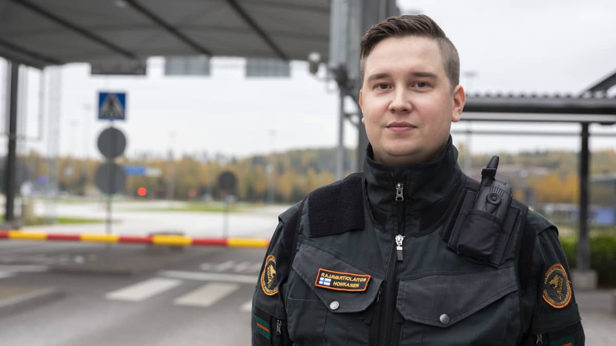 Nuorempi rajavartija Mikko Honkanen.