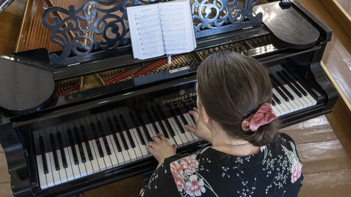 Katso Video 1800 Luvun Steinway Flyygeli On Pienen Seurakunnan Harvinainen Aarre Nyt Historiallinen Soitin Kunnostetaan Yli 15 000 Eurolla Yle Uutiset Yle Fi