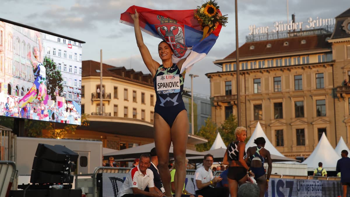 Ivana Spanovic juhlii pituushyppykisan voittoa Zürichissa.