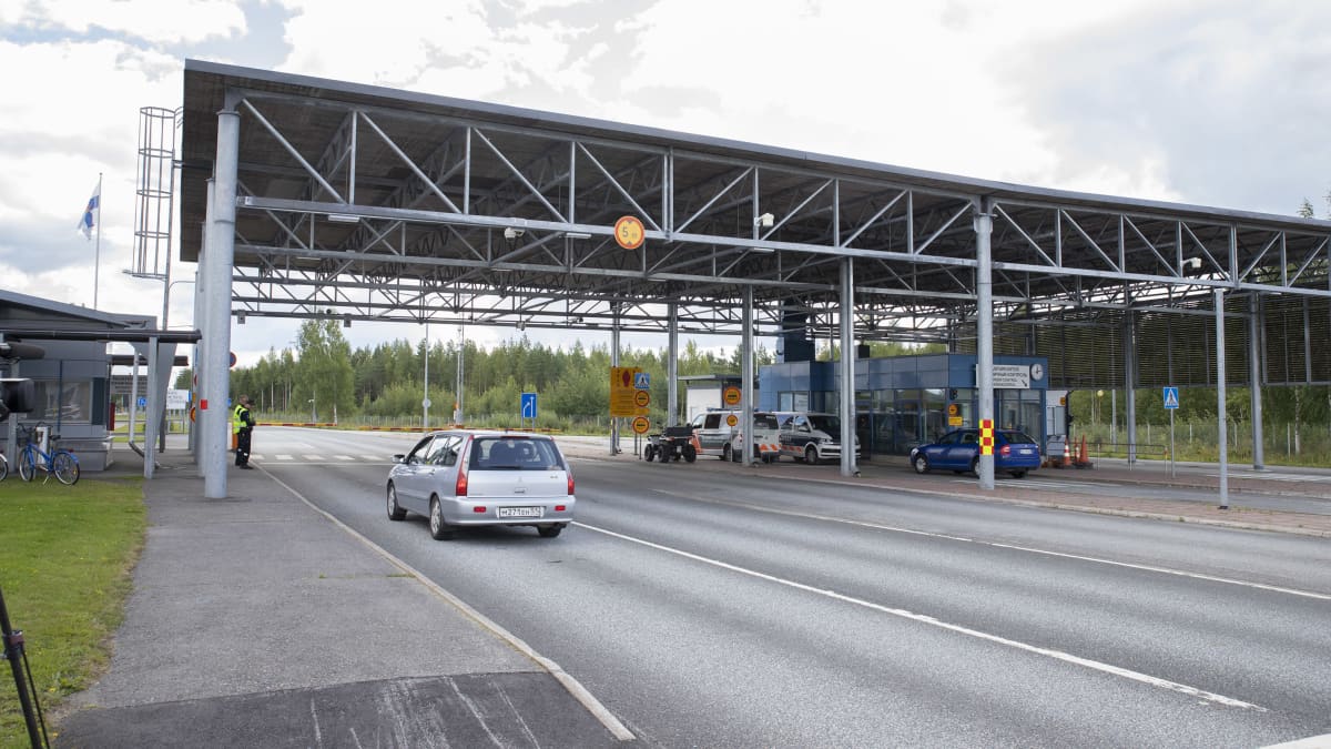Syyskuu oli Niiralan rajatarkastusasemalla vilkas ennen uusia rajoituksia |  Yle Uutiset
