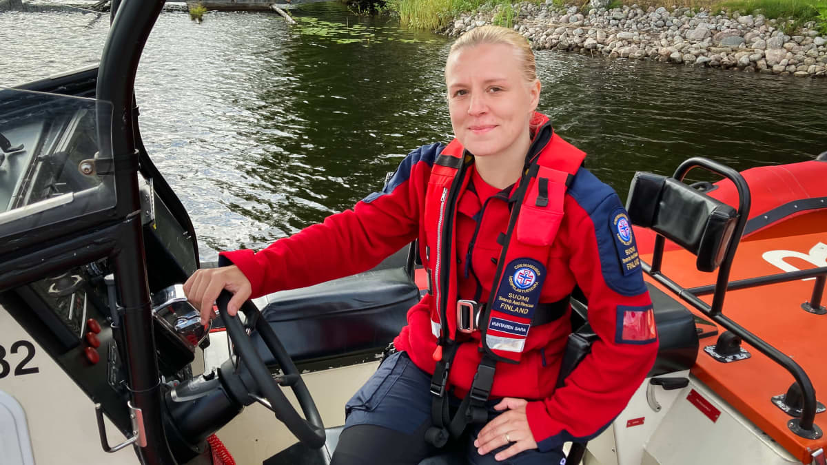 Ala-Keiteleen Järvipelastajien viestintä- ja valmiusvastaava Sara Huhtanen pitää peräaaltoa pienien vesikulkuneuvojen pahimpana uhkana.