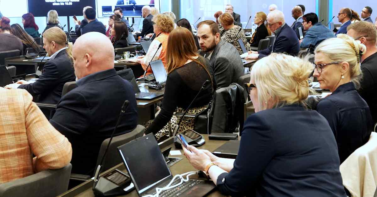 Tekoäly töihin, kampushanke jäihin, ratikkareitti lyhyemmäksi – näin Vantaan valtuutetut paikkaisivat kaupungin taloutta