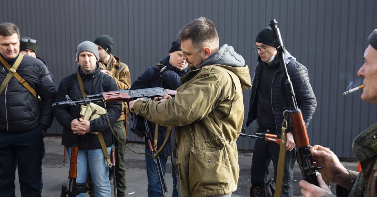 Herätys: Aseapu Ukrainalle vaarassa päätyä rikollisille | Helsinki kannustaa maahanmuuttajanaisia yrittäjiksi | Polttonesteiden hinta tuntuu huoltoasemayrittäjien kukkarossa