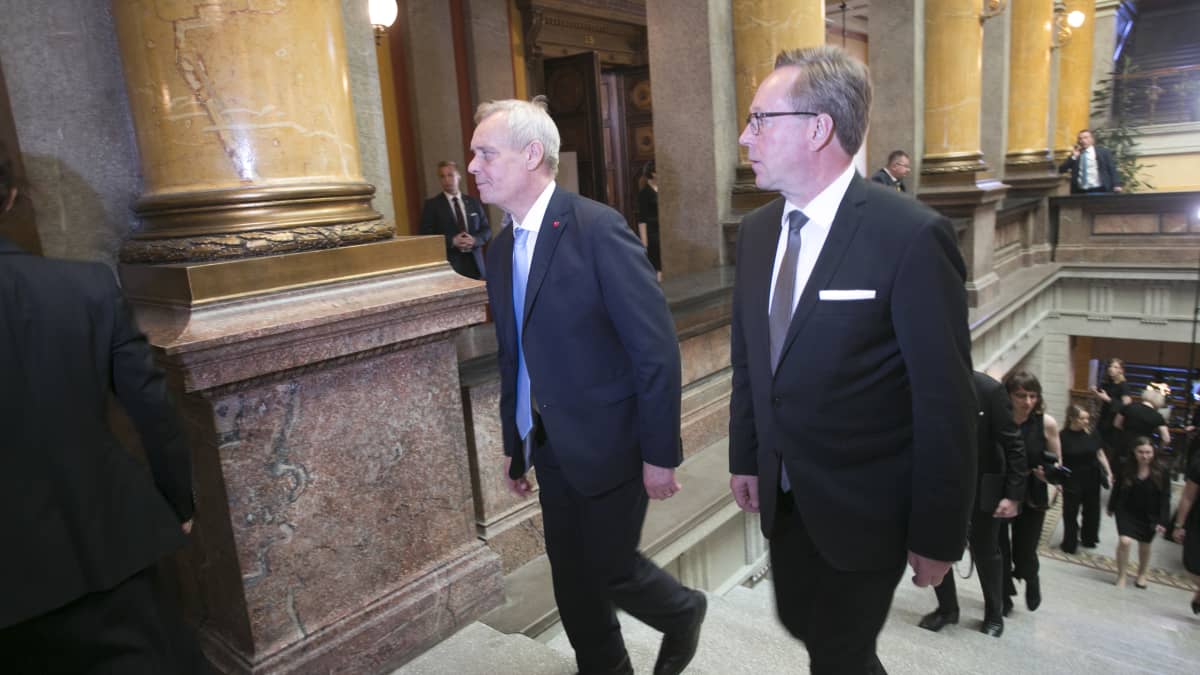 Antti Rinne (SDP) och Mika Lintilä (C) i Ständerhuset i Helsingfors den 6 juni då regeringen Rinne utnämndes.