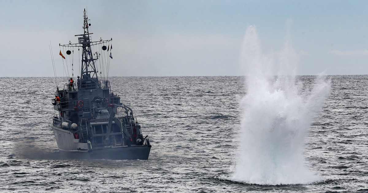 Trump on pulassa Hormuzinsalmella, koska Yhdysvalloilta puuttuu oma kalusto Iranin merimiinojen torjuntaan