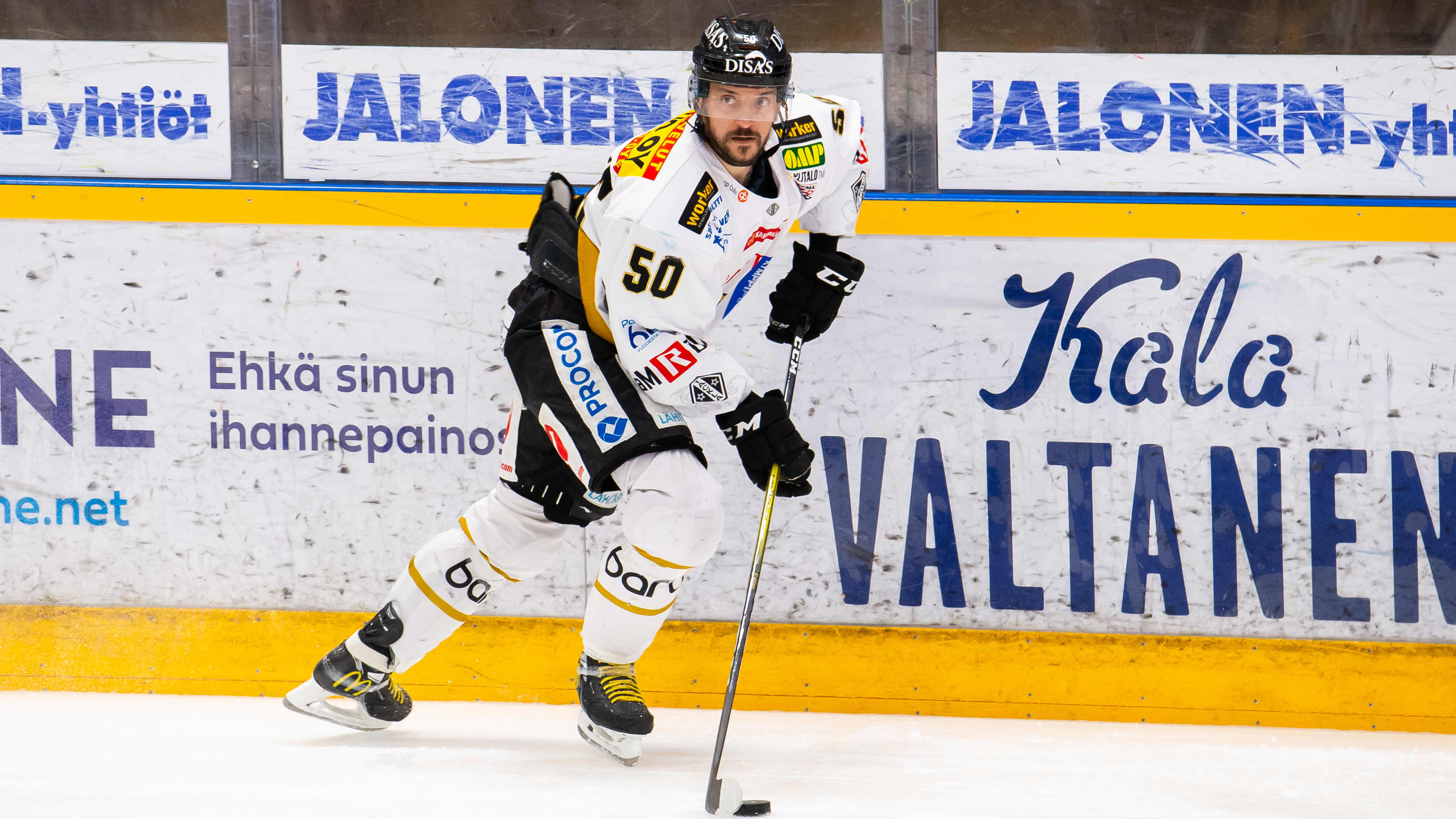 Juhamatti Aaltonen sai täyteen Raumalla 500 liigaottelua runkosarjassa.