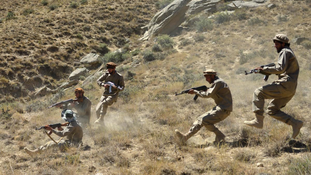 Talebania vastustavia joukkoja Panjshirissa.