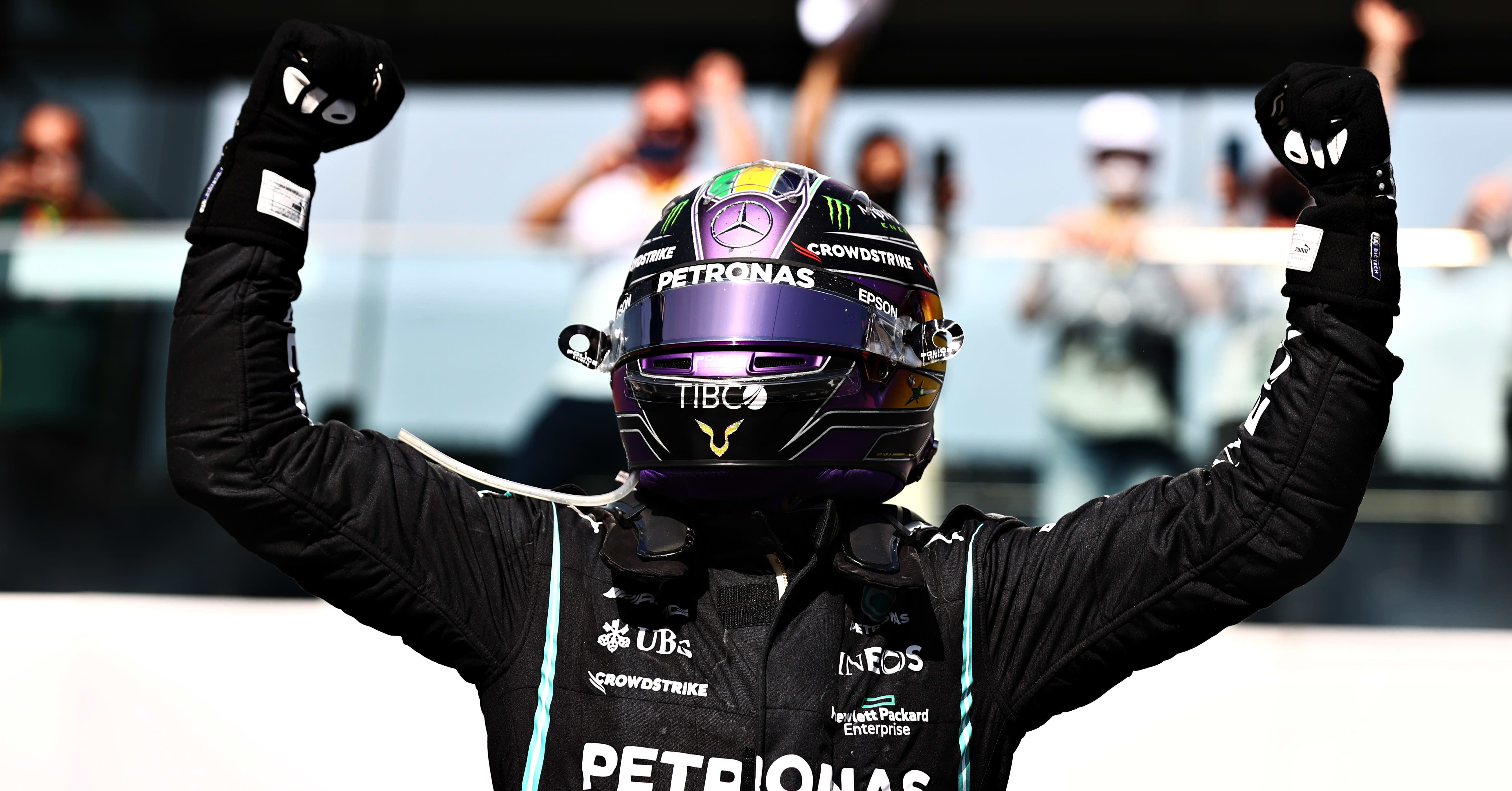 Lewis Hamiltonilta uskomaton nousu voittoon – Max Verstappenin liike puhutti kaksintaistelussa