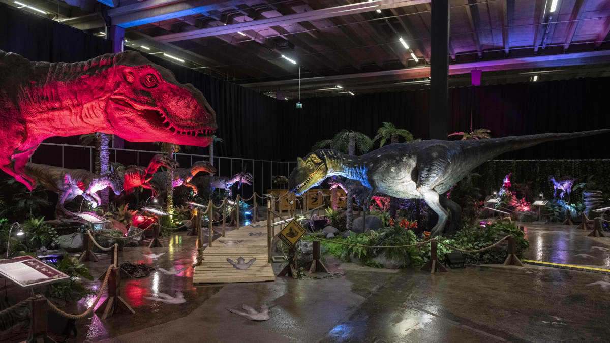 Meksikolainen Dinosauria-näyttely, joka pitää sisällään hyvin tarkkoja malleja eri kokoisista dinosauruksista.