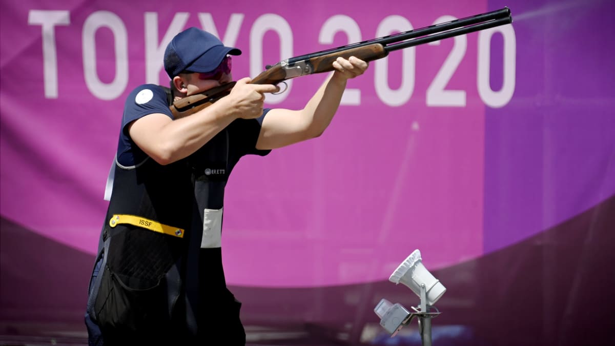 Eetu Kallioinen tähtää Tokion olympialaisten skeet-karsinnassa.