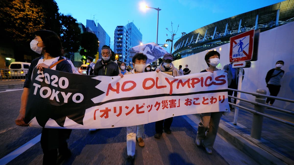Japanilaiset vastustavat Tokion olympialaisia.