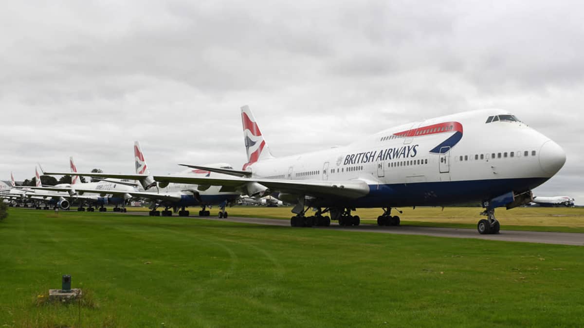 British Airwaysin koneita odottamassa romutusta Cotswoldin kentällä