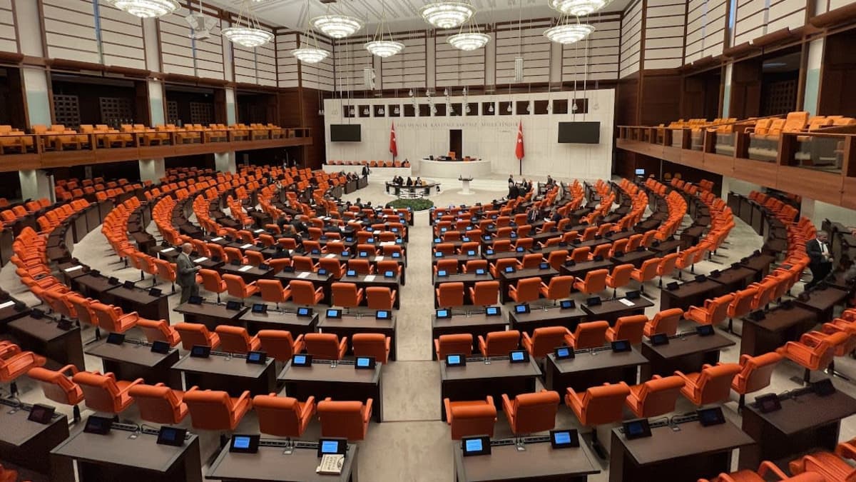 Turkin parlamentin istuntosali.
