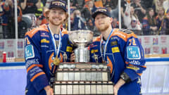 Marcus ja Jonathan Davidsson pitelevät Kanada-maljaa Tapparan mestaruusjuhlissa 2023.