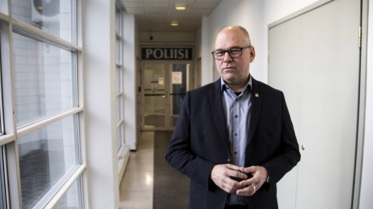 Rikoskomisario Jyrki Hänninen Imatran poliisiasemalla.