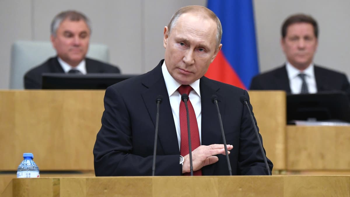 Vladimir Putinin mukaan aiempien virkakausien nollaaminen käy, jos perustuslakituomioistuin hyväksyy sen.