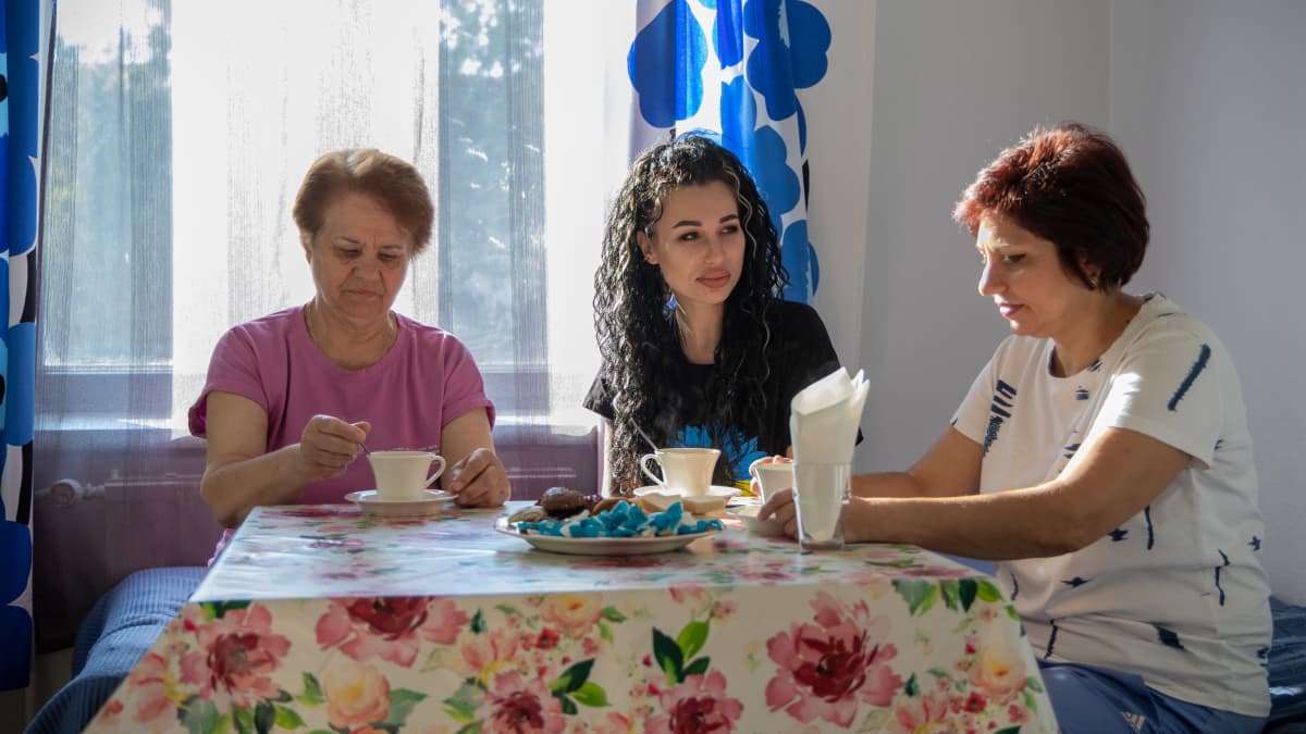 Ukrainalaispakolaiset uudessa kodissaan.