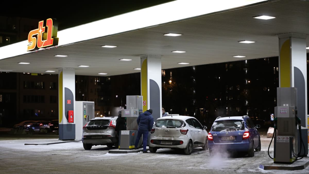 Ruotsissakin protestoidaan korkeita polttoaineen hintoja vastaan – puolueet  alkavat valita: ilmasto vai lompakko