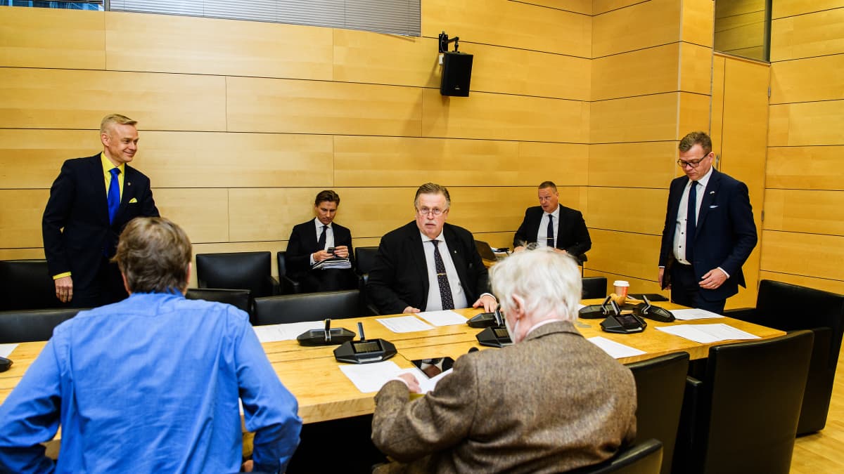 Puolustusvaliokunta kokoontui puheenjohtaja Petteri Orpon johdolla 10. toukokuuta Pikkuparlamentissa Helsingissä.