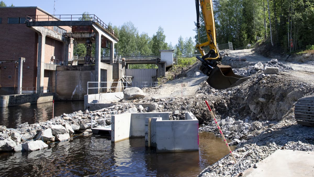 Kalaportaiden rakennustyömaa Juankoskella Karjalankosken vesivoimalaitoksella.