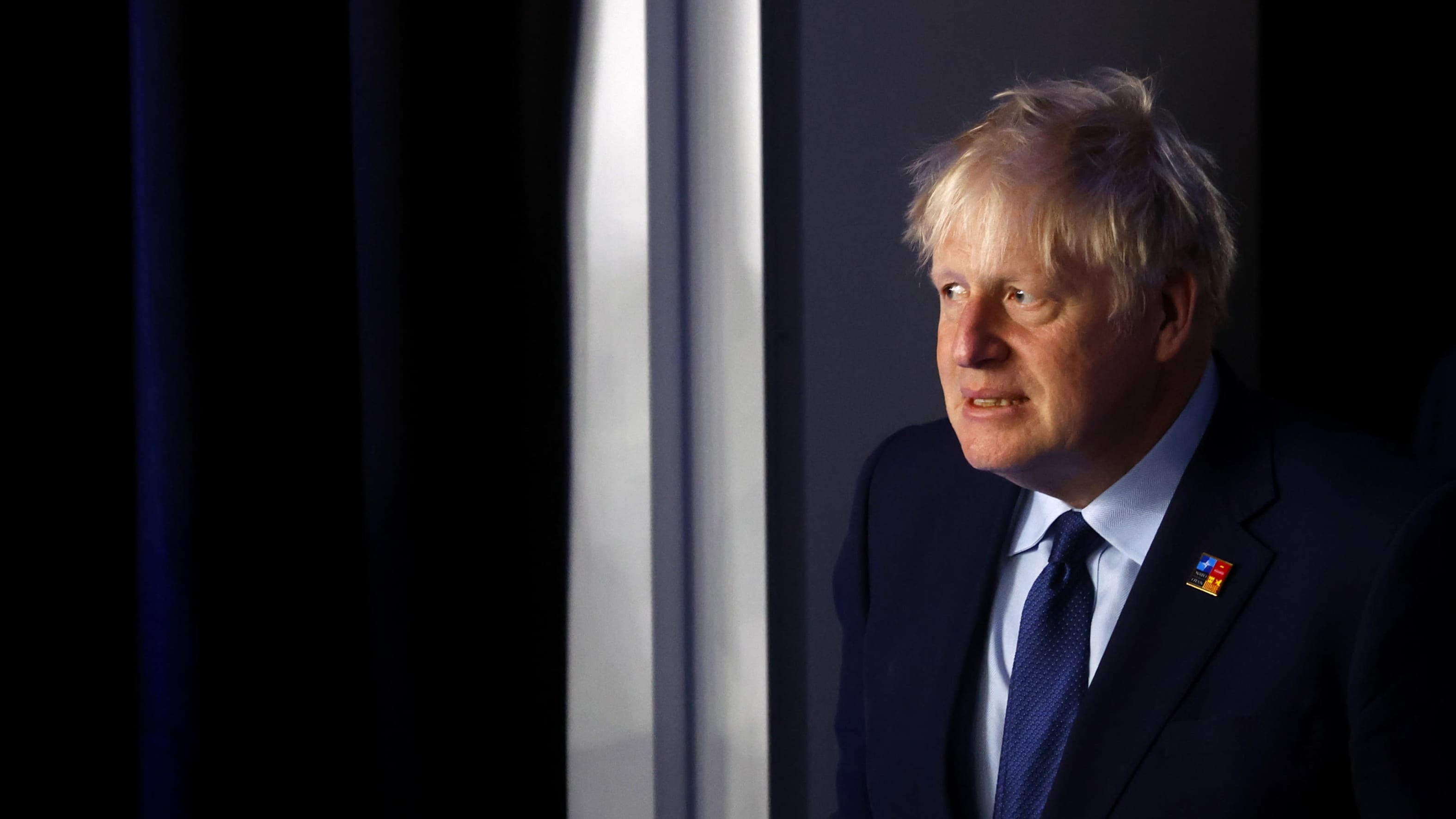 Kasautuvat skandaalit rikkoivat Boris Johnsonin teflonpinnan