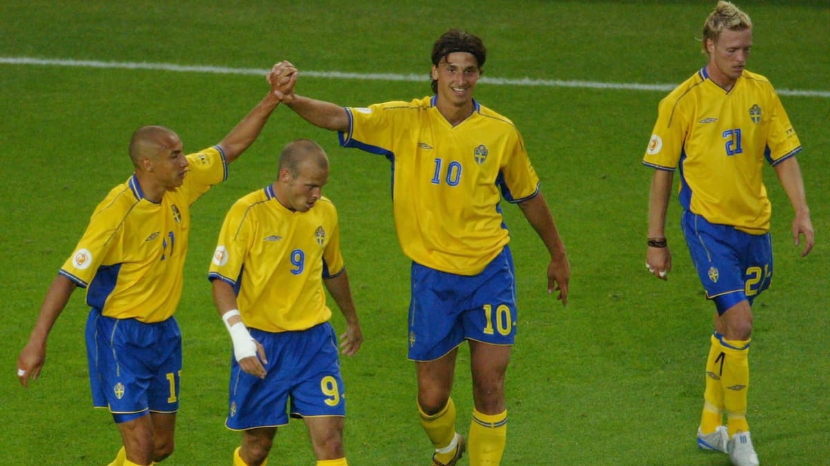 Ruotsin maajoukkuetähdet Henrik Larsson (vas.), Fredrik Ljungberg (numero 9) ja Zlatan Ibrahimovic (numero 10) onnistuivat kukin maalinteossa, kun Ruotsi jyräsi Bulgarian 5–0 EM-kisoissa 2004.