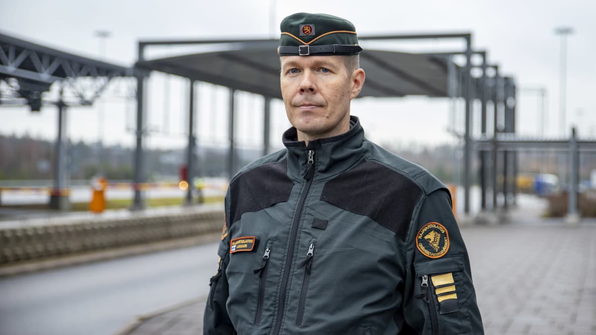 Kaakkois-Suomen rajavartioston apulaiskomentaja Jukka Lukkari Nuijamaan raja-asemalla.