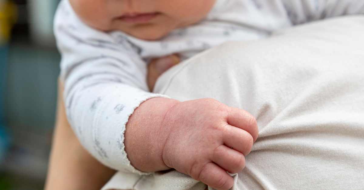 Lapsella voisi olla enemmän kuin kaksi oikeudellista vanhempaa, vastaa neljä puoluetta kyselyssä