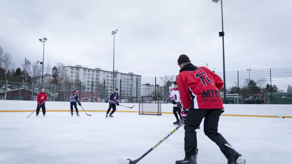 Jääkiekkoo Martinlaakson tekojäärata