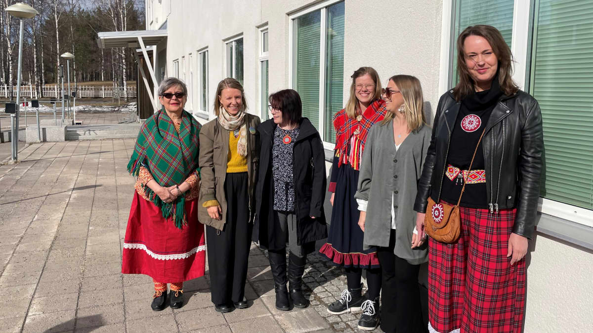 Säi’mm-ryhmän jäsenet Venke Törmänen, Tuuli Malla, Mirva Tapaninen, Maria Kemi Rein, Maria Nordvall ja Mari Gauriloff.