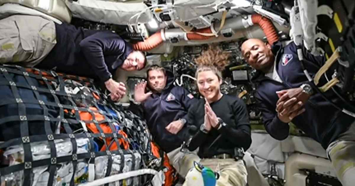 Liikuttava video: Miehistö haluaisi nimetä Kuun kraatterin kuolleen vaimon mukaan