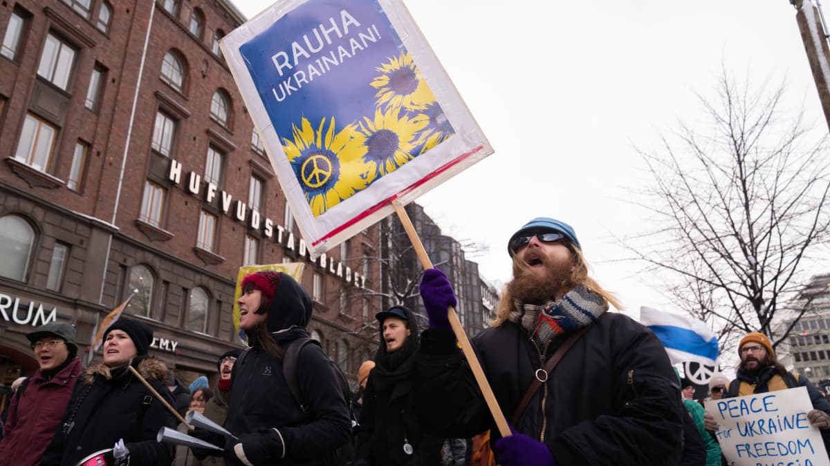 anti-war march towards Russian Embassy in Helsinki