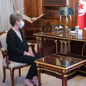  Najla Bouden Tunisian ensimmäinen naisministeri presidentti Kais Saiedin kanssa.