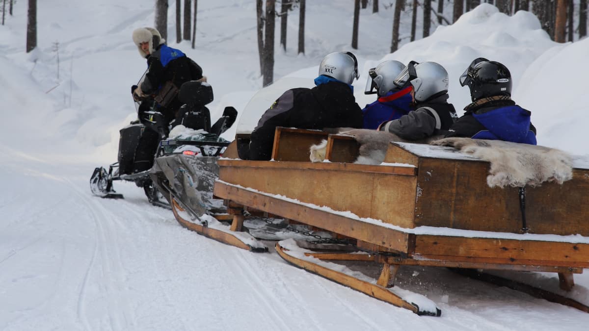 Presidentti Sauli Niinistö lähdössä tunturimatkalle Lemmenjoen kansallispuistoon.