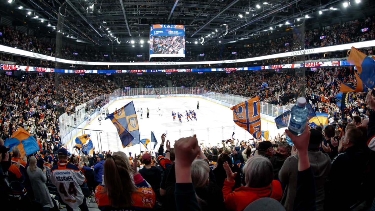 Tappara-pomo paljastaa, paljonko loppuunmyyty ottelu tuottaa –  unelmafinaalin kariutuminen harmitti: 