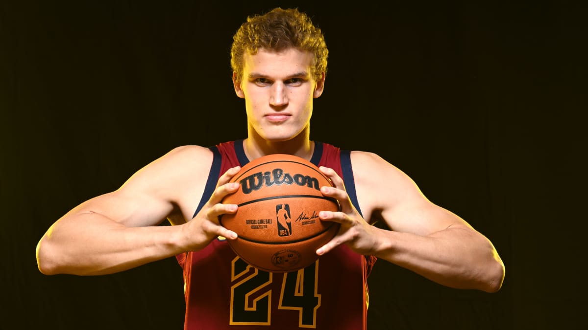 Lauri Markkanen kertoo, miten "teeskenteli" Chicagossa – nyt Yle Urheilulle  puhuu kahleista vapautunut mies: "Nautin enemmän kuin pitkään aikaan"