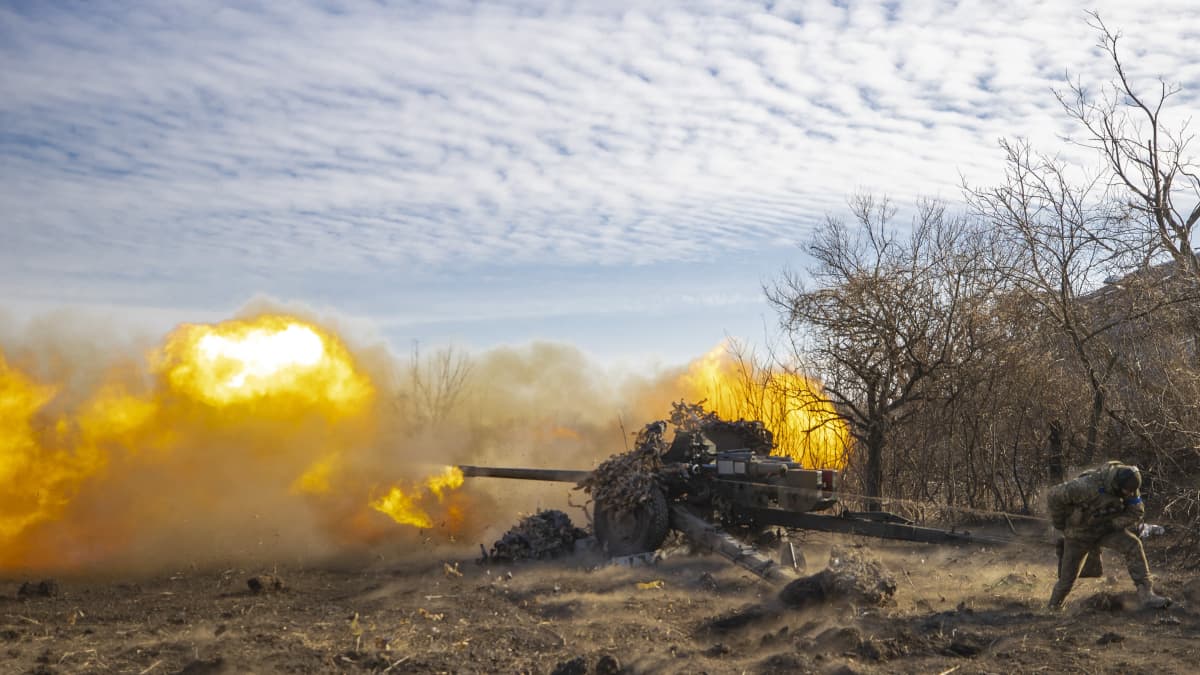 Ukrainalaiset sotilaat ampuivat panssarintorjuntaohjuksia Donetskin alueella Itä-Ukrainassa perjantaina 10. helmikuuta.