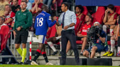 Giovanni van Bronckhorst ja Glen Kamara.