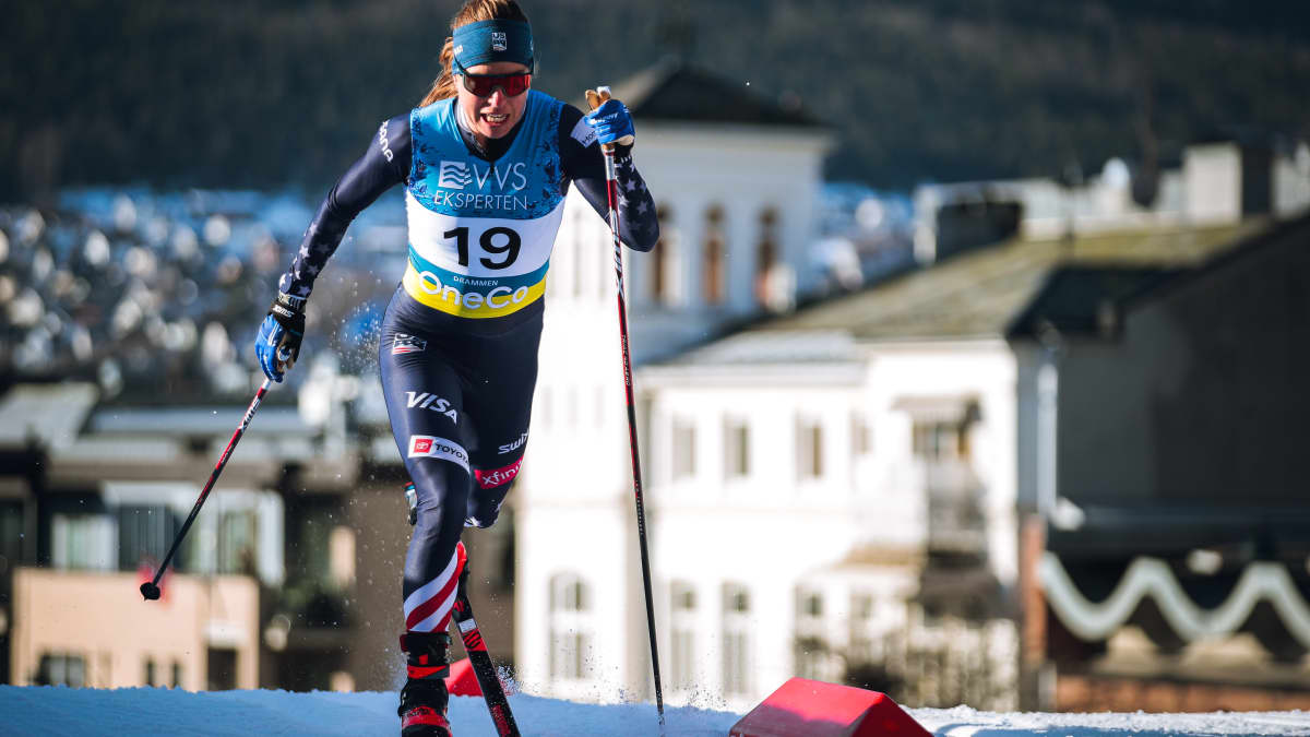 Rosie Brennan hiihtää Drammenin maailmancupin osakilpailussa 2022.