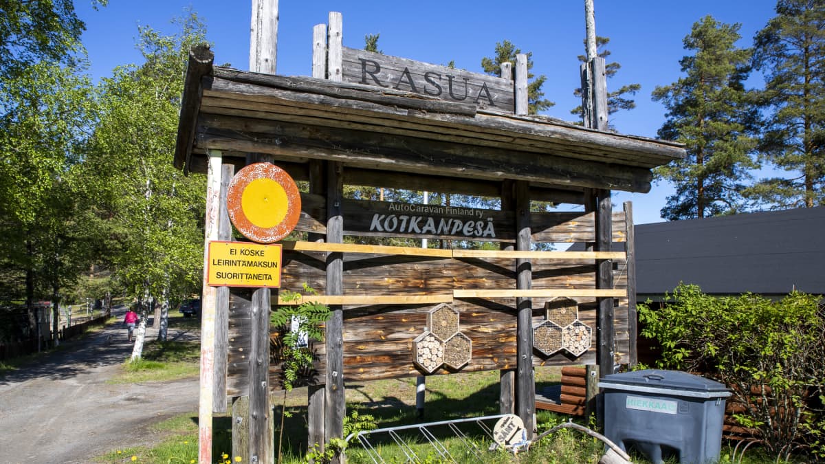 Rasua-portti leirintäalueella.
