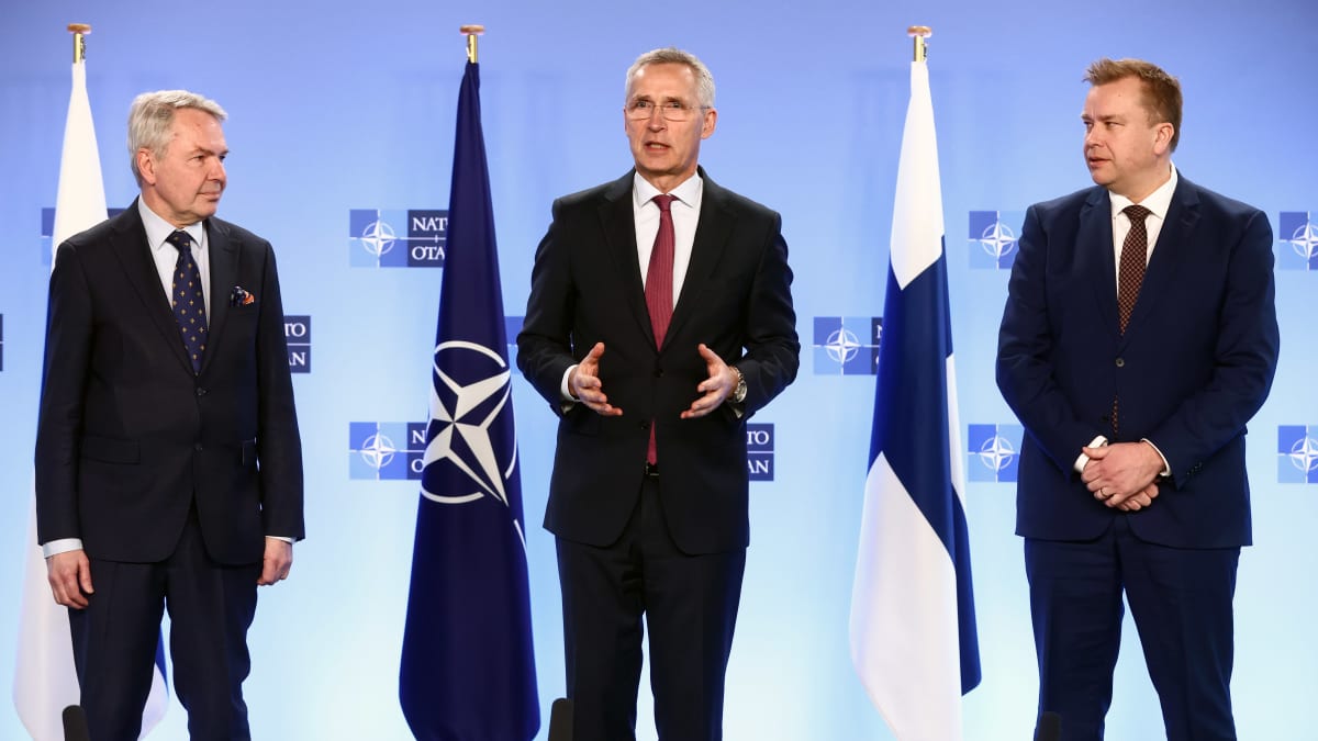 Ulkoministeri Pekka Haavisto, Naton pääsihteeri Jens Stoltenberg ja puolustusministeri Antti Kaikkonen.