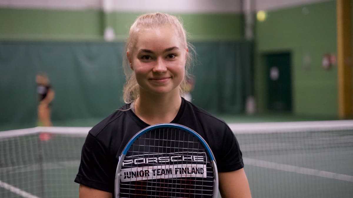Tennispelaaja Laura Hietaranta.