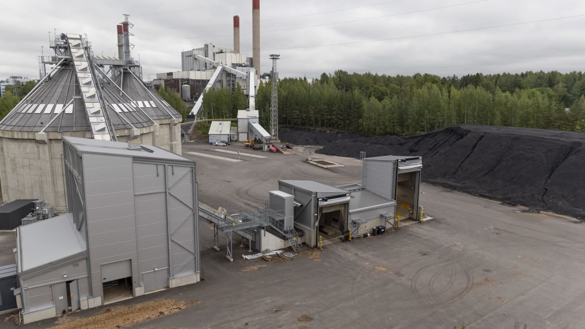 Vantaan Energian Martinlaakson voimalaitos käyttää polttoaineinaan kivihiiltä, metsähaketta ja turvetta. Vantaan Energia teki viime syksynä päätöksen luopua kivihiilestä vuonna 2022.