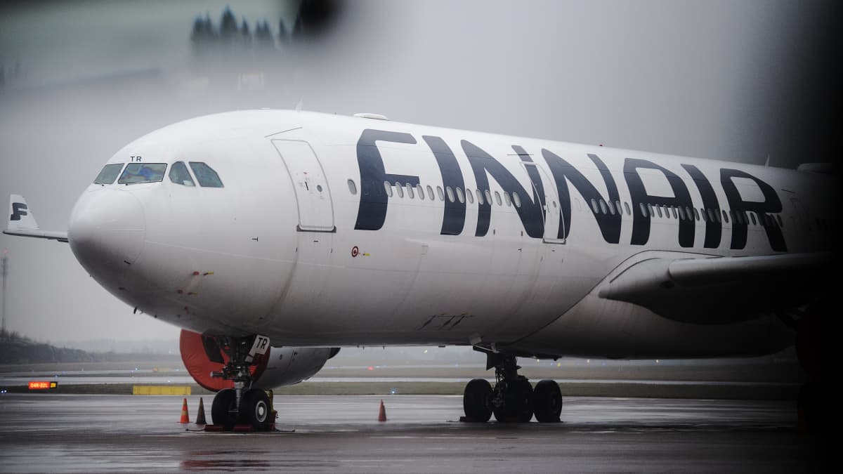 Kuvassa on Finnairin lentokone 27. lokakuuta 2020 Helsinki-Vantaan lentoasemalla.